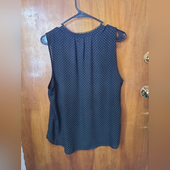 Mini dot sleeveless button blouse - Picture 2 of 3